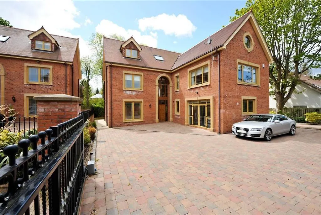 Giant Serviced Apartments - Deramore Park location