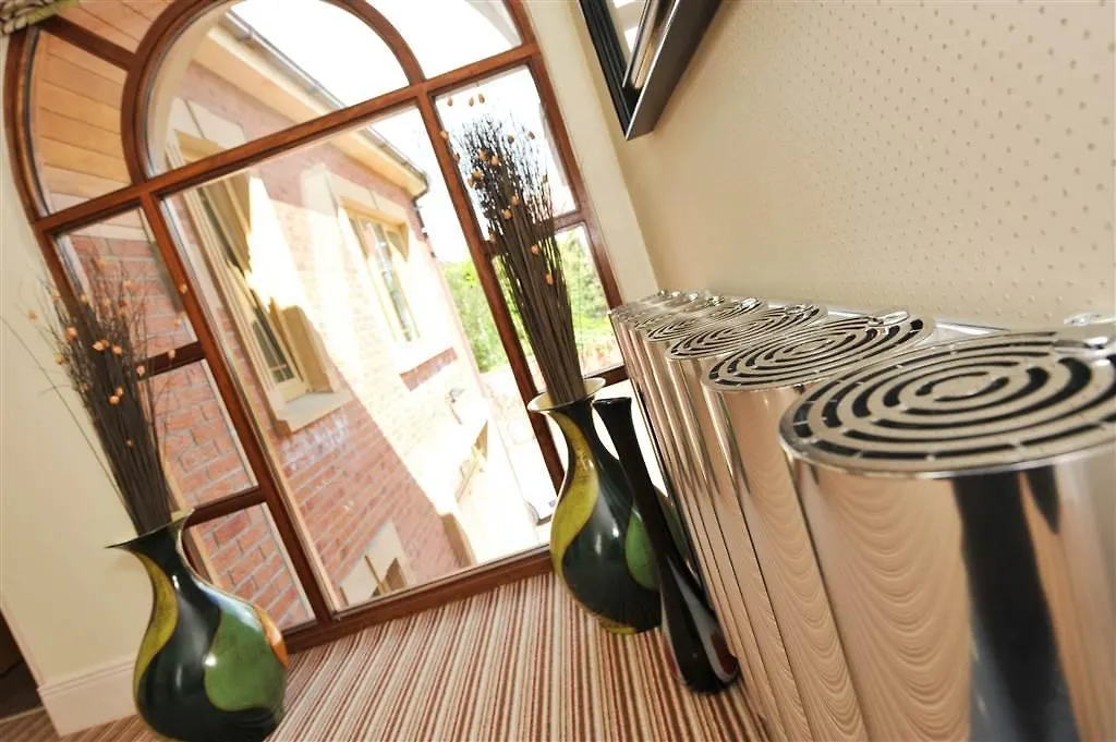 Giant Serviced Apartments - Deramore Park Belfast United Kingdom